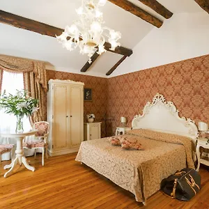 Palazzo Guardi Konukevi