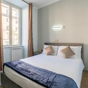 Leoni Di Giada - Close To Station İtalya